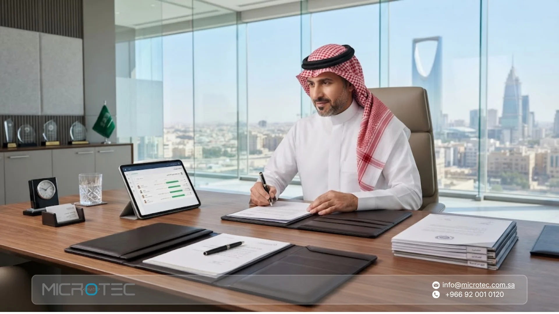 إدارة علاقات العملاء وتنظيم العقود والملفات